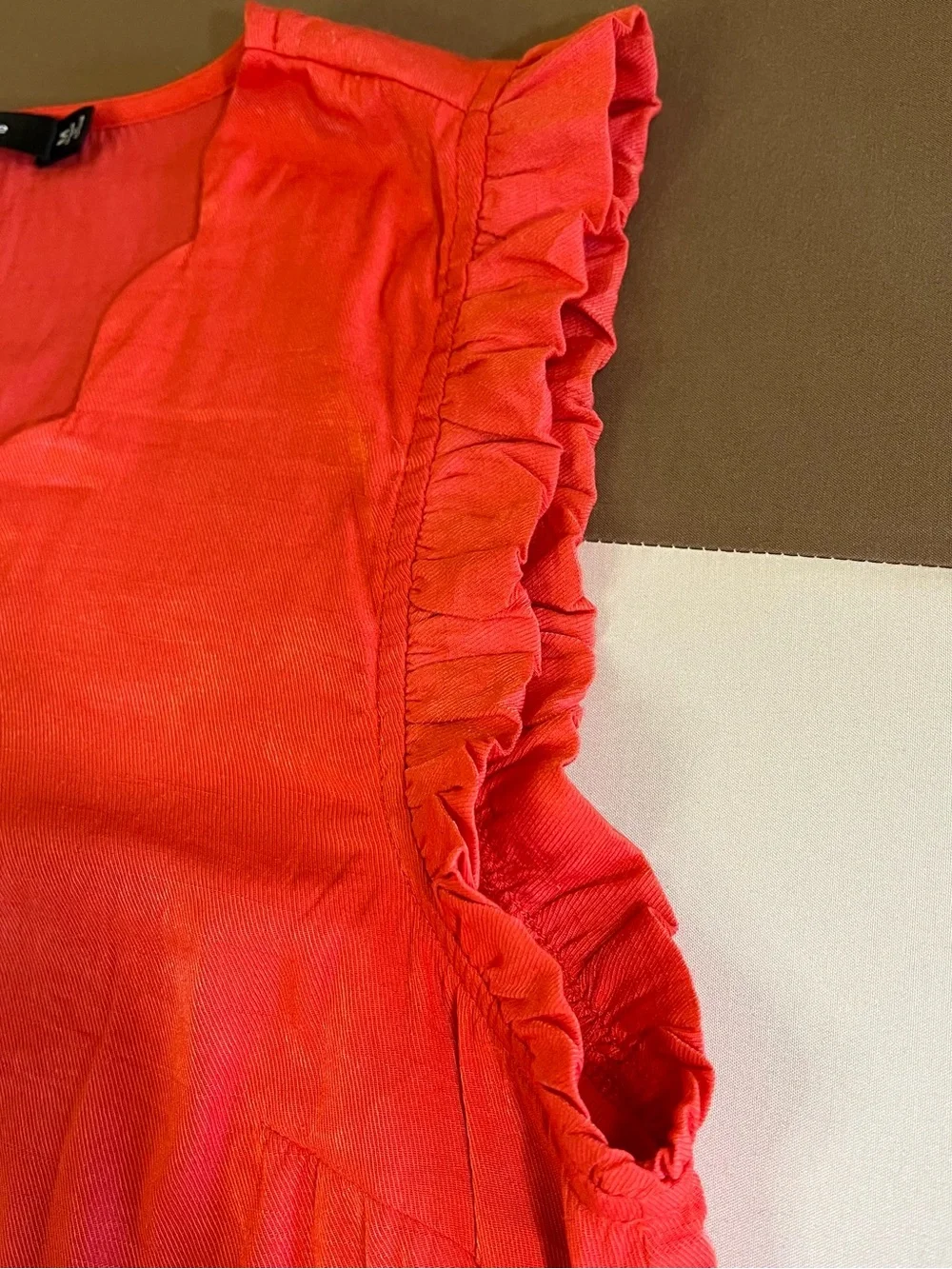 Doe & Rae Coral Scallop Neck Shell - Picture 2 of 6